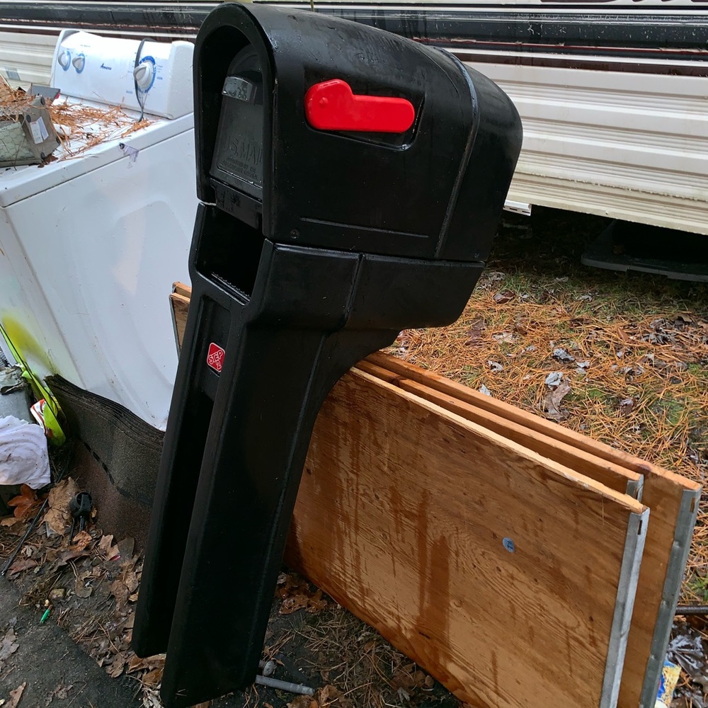 New without box step2 heavy duty mailbox